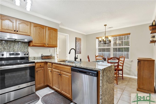 kitchen featuring kitchen peninsula, sink, a chandelier, and appliances with stainless steel finishes