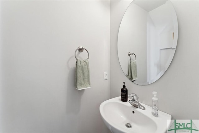 bathroom featuring sink