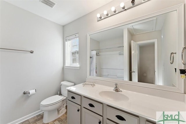 bathroom featuring vanity, curtained shower, and toilet