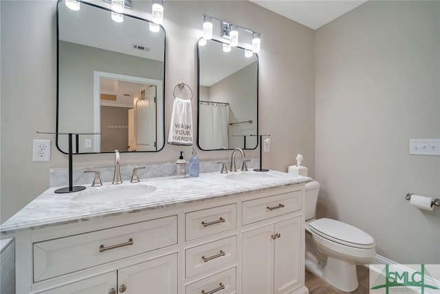 bathroom with a shower with curtain, vanity, and toilet