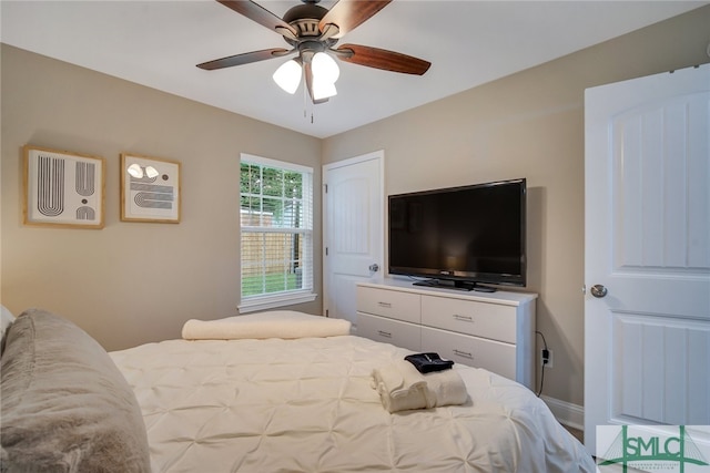 bedroom with ceiling fan