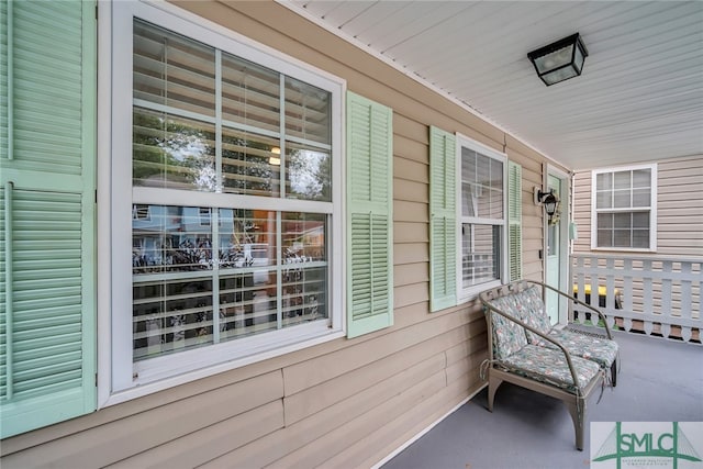 balcony featuring covered porch