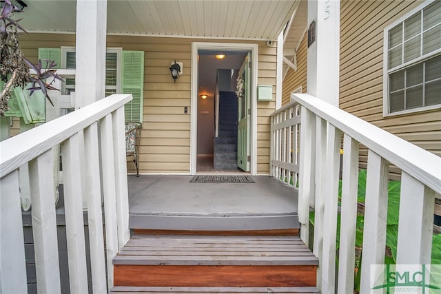 entrance to property featuring a porch