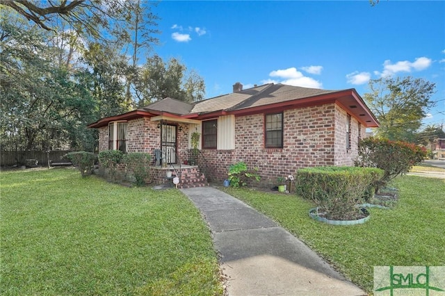 view of front of home featuring a front yard