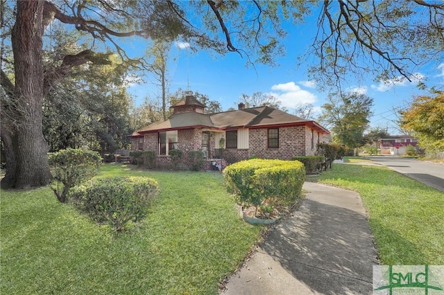 ranch-style house featuring a front lawn