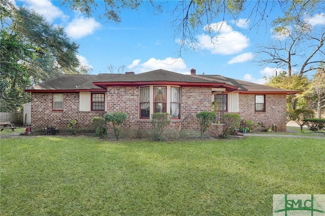 view of front facade with a front lawn