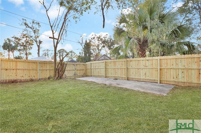 view of yard with a patio area