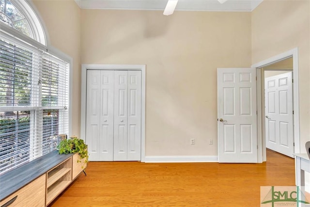 unfurnished bedroom featuring light hardwood / wood-style flooring, a closet, and ceiling fan