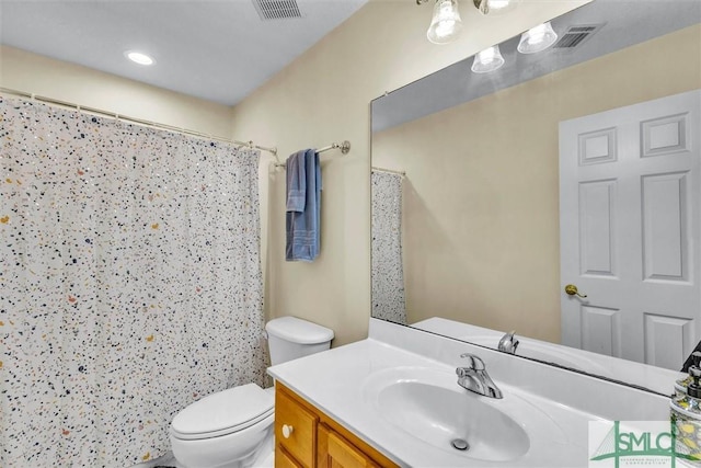 bathroom with a shower with shower curtain, vanity, and toilet