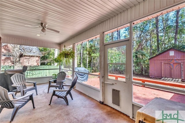 sunroom featuring ceiling fan