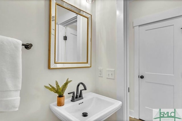 bathroom with sink