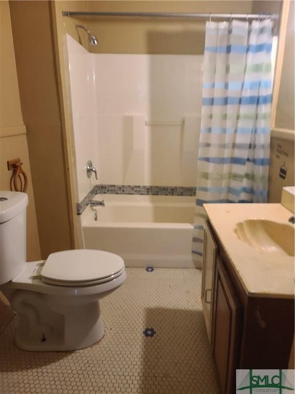 full bathroom featuring shower / bath combo, vanity, and toilet