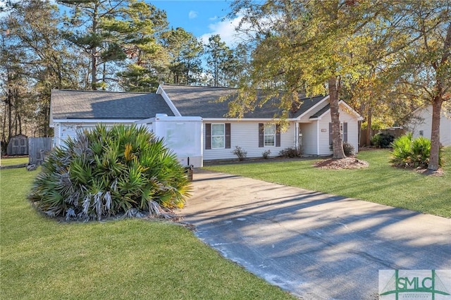 single story home featuring a front yard