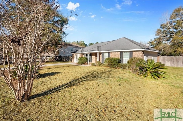 ranch-style house featuring a front yard