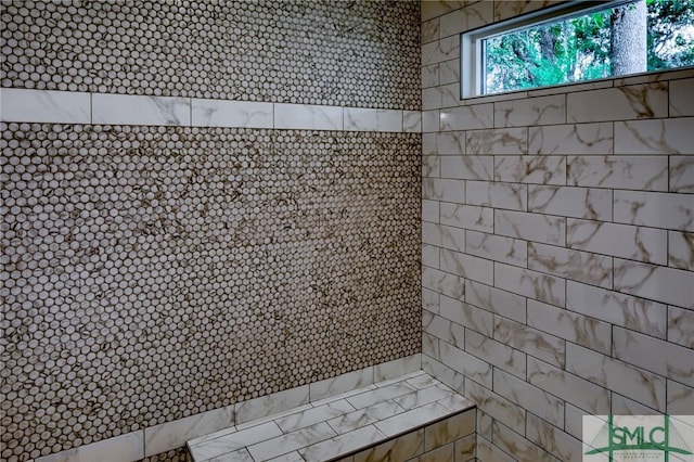 bathroom featuring tiled shower