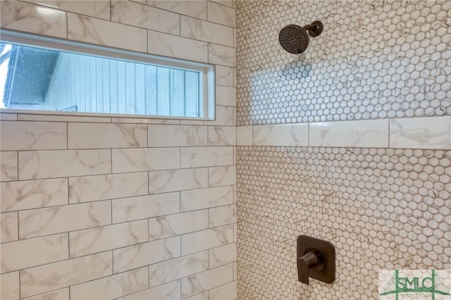 room details featuring a tile shower