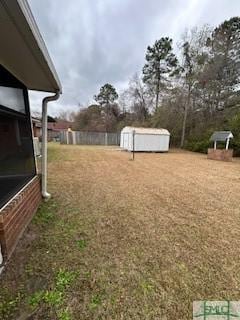 view of yard featuring a storage shed