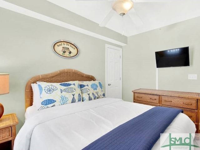 bedroom with ceiling fan