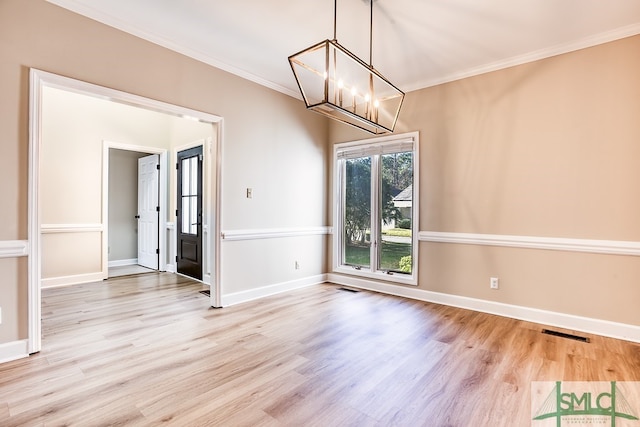 unfurnished dining area featuring a chandelier, light hardwood / wood-style floors, and ornamental molding