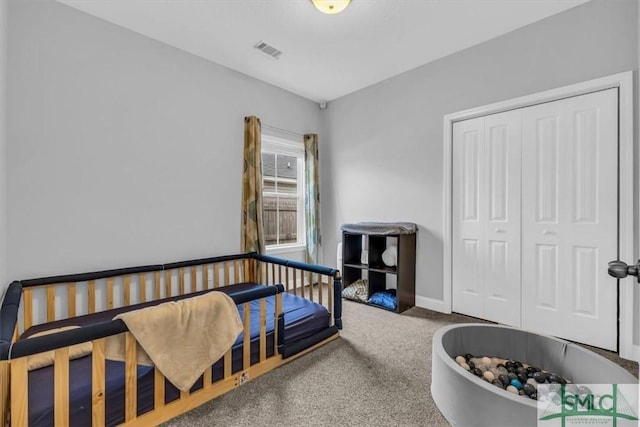 bedroom with carpet flooring and a closet