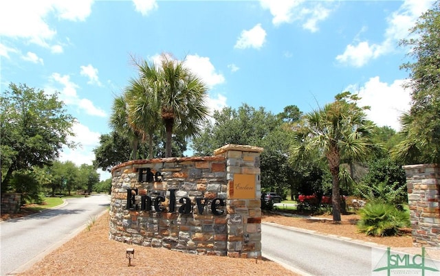 view of community / neighborhood sign