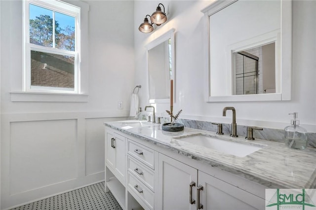 bathroom with vanity