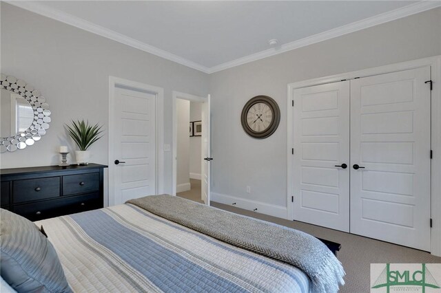 bedroom featuring carpet, a closet, and ornamental molding