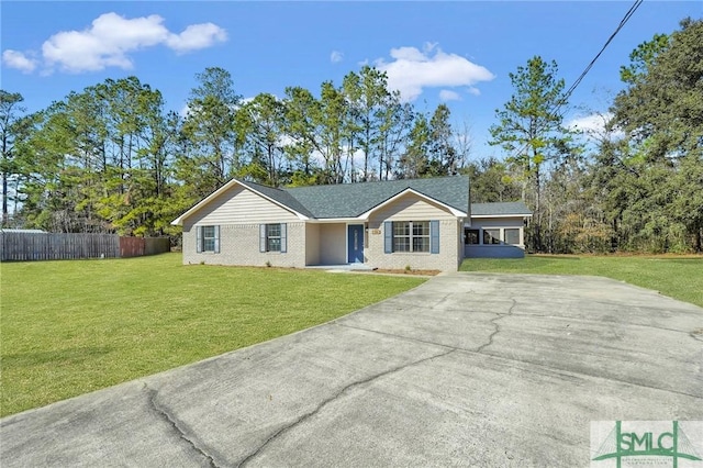 single story home with a front yard