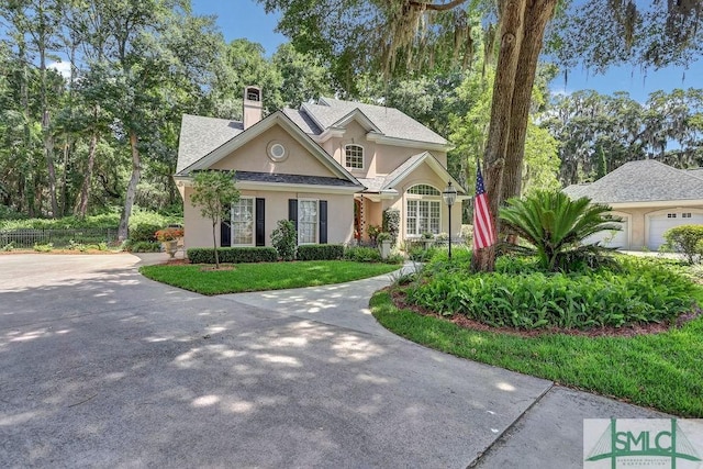 view of front of property with a front yard