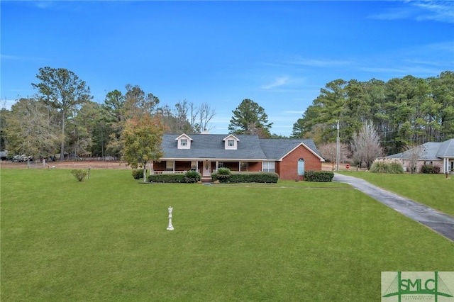 view of front of property with a front lawn and covered porch