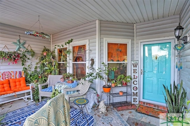 property entrance featuring a porch