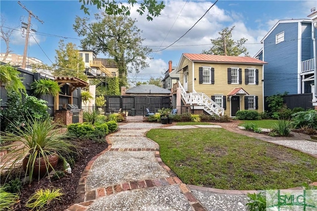 view of front of house featuring a front yard