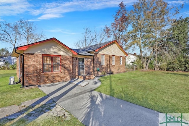 ranch-style home with a front yard