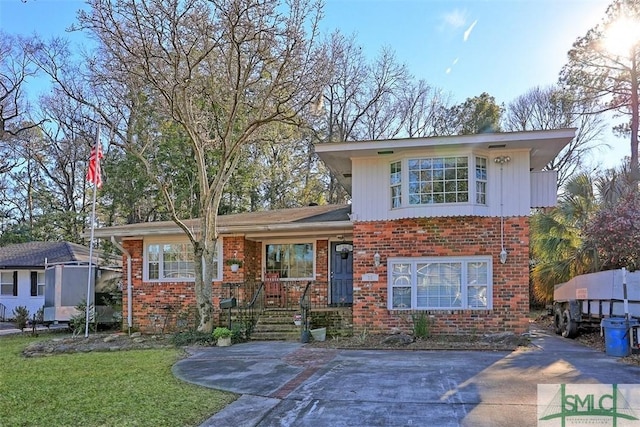 view of front of property with a porch and a front yard