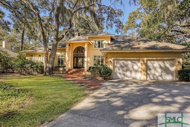 view of front facade featuring a garage and a front yard