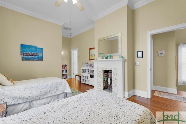 bedroom with dark wood-type flooring, ceiling fan, and crown molding