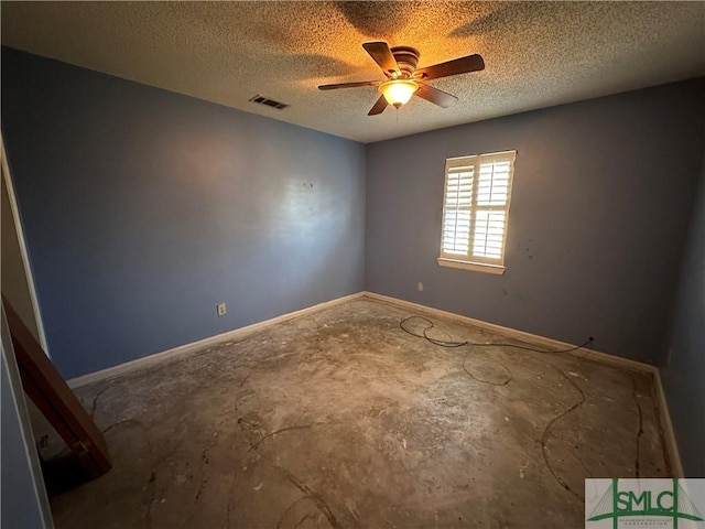 empty room featuring ceiling fan and a textured ceiling