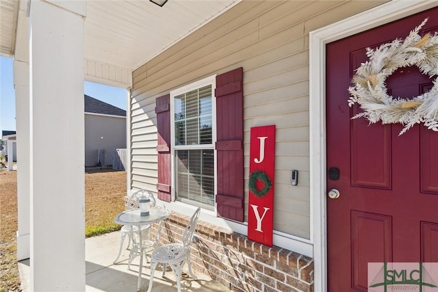 entrance to property featuring a porch