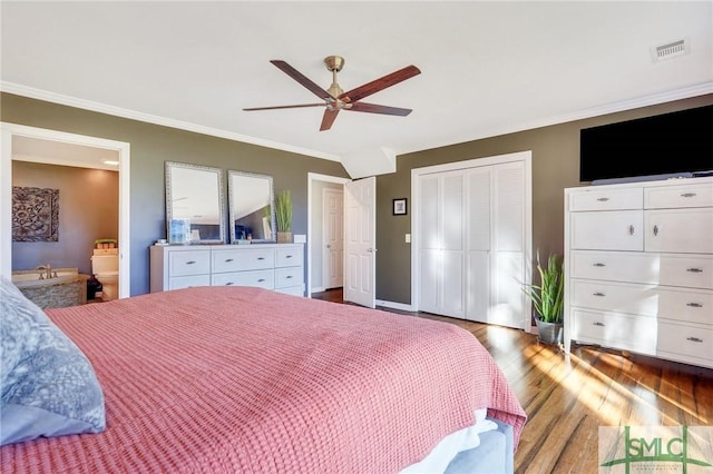 bedroom featuring a closet, ceiling fan, hardwood / wood-style floors, and ornamental molding