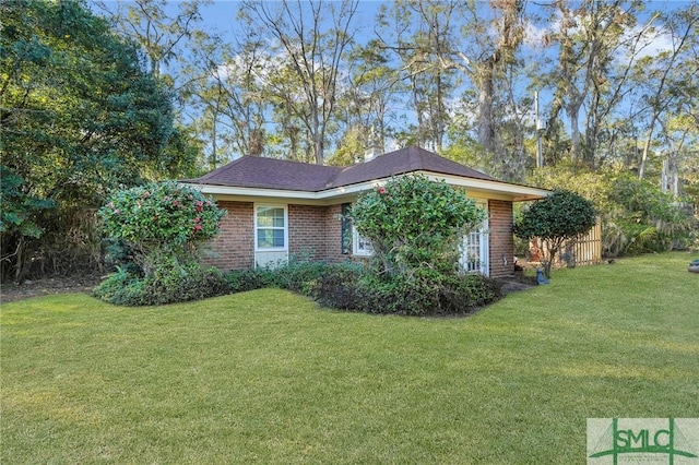 view of side of property featuring a lawn