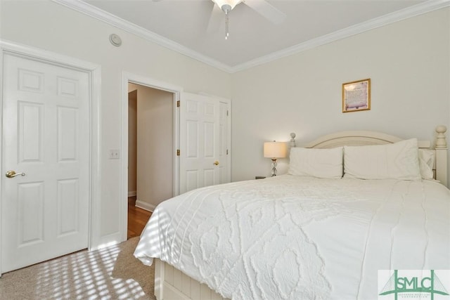 bedroom with ceiling fan, crown molding, and carpet flooring