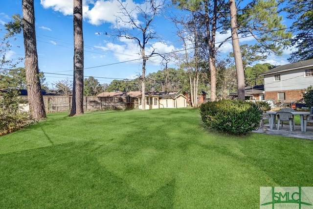 view of yard featuring fence