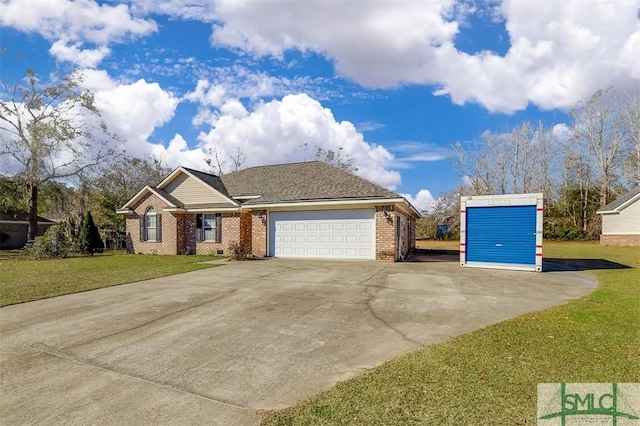 view of front facade featuring a garage and a front lawn