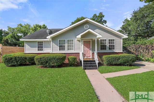 view of front of house featuring a front lawn