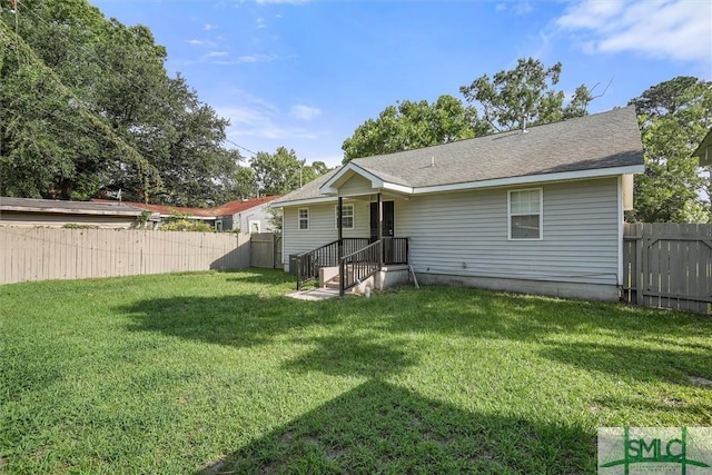 back of house featuring a lawn