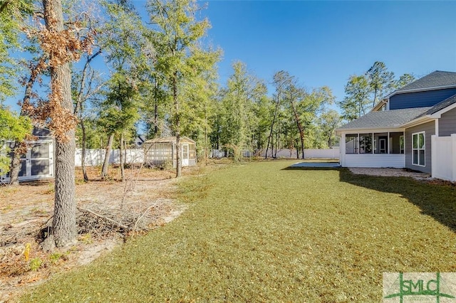 view of yard with an outdoor structure