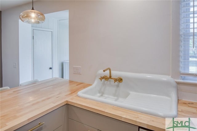 bathroom featuring sink and a wealth of natural light