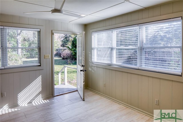 entryway with ceiling fan