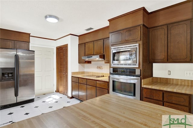 kitchen with appliances with stainless steel finishes and crown molding