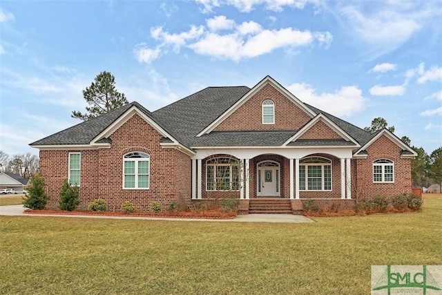 view of front of home featuring a front yard